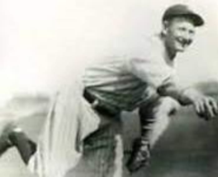 Gordon Nell, Outfielder/First Baseman (1930-33, '39-41, '44, '46-49)