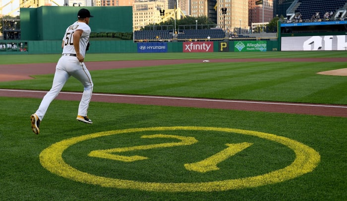 The Pirates retire Clemente’s number