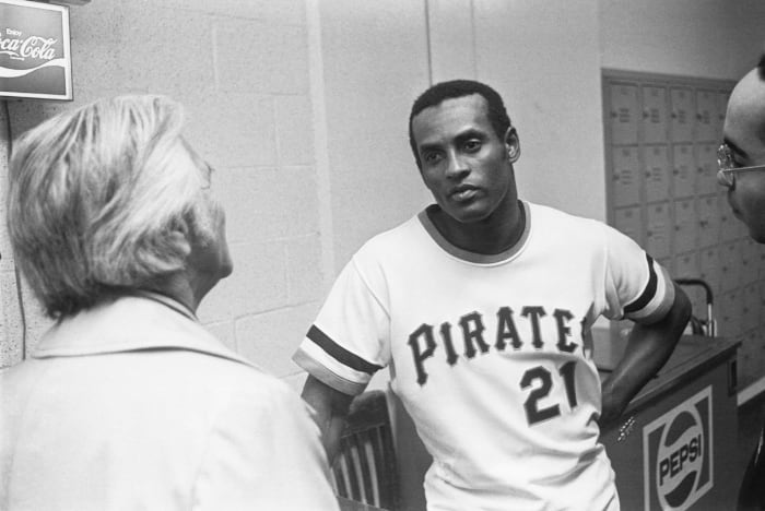 Clemente gets his 3,000th hit