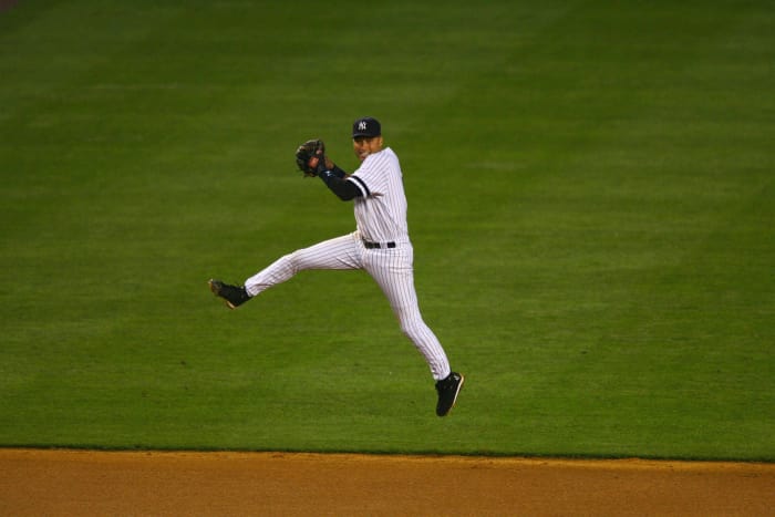 1998: Jeter's patented jump throw
