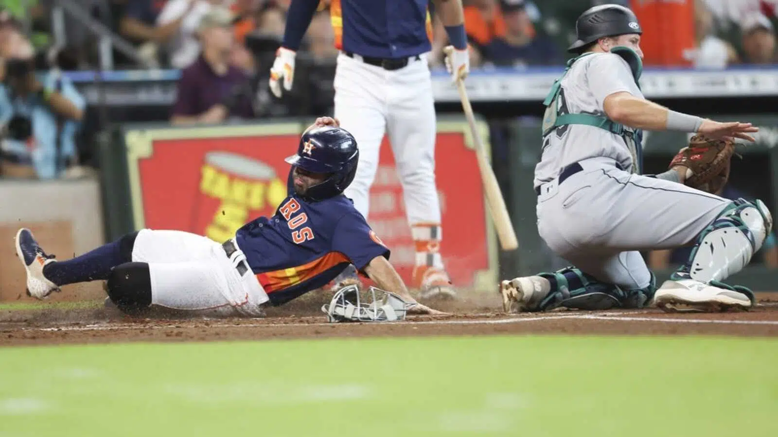 Astros get by Mariners in 10 innings to win series