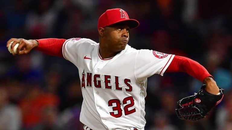 Braves to acquire Raisel Iglesias from Angels 