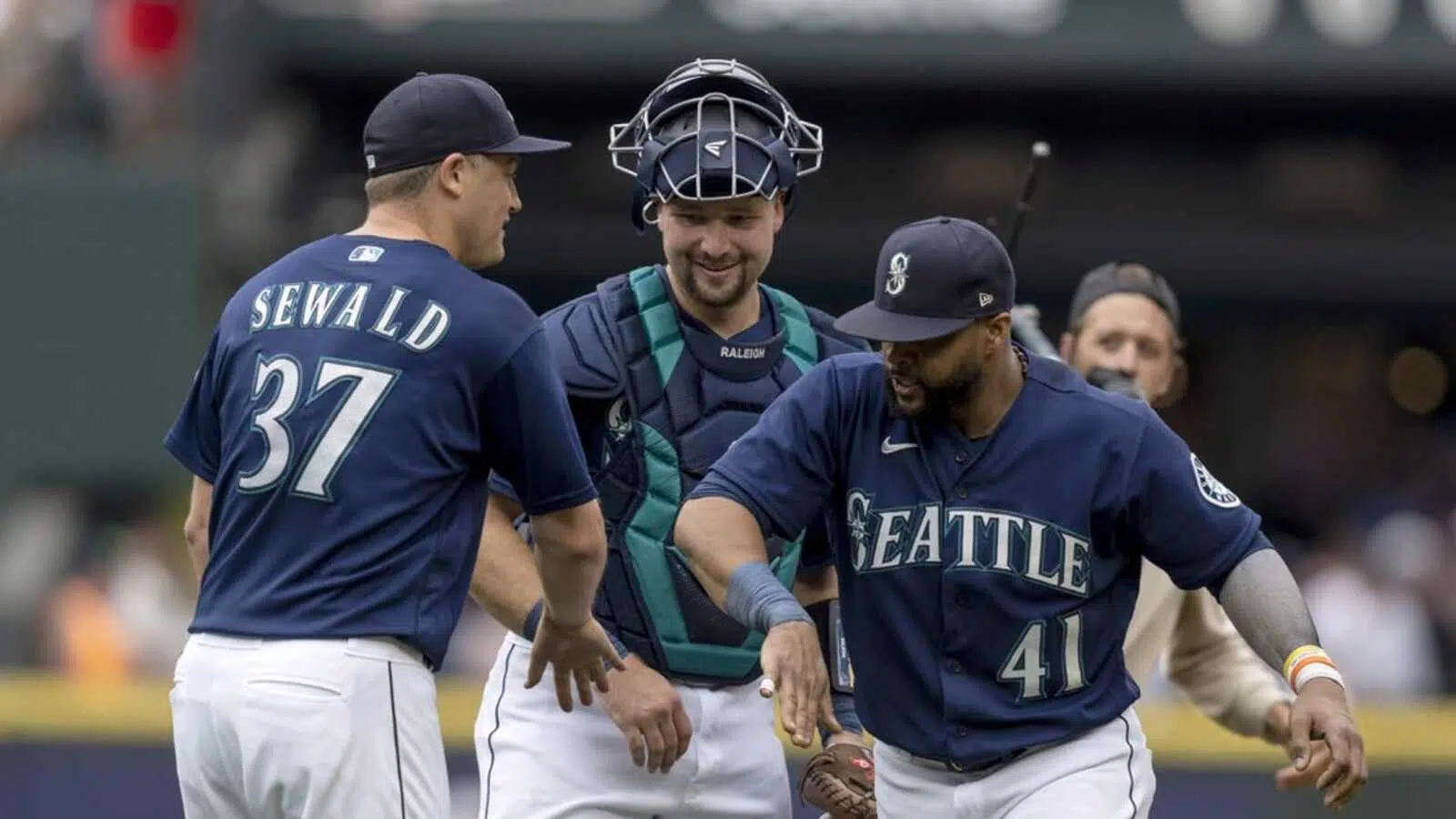 Mariners look to continue year-long dominance of Rangers