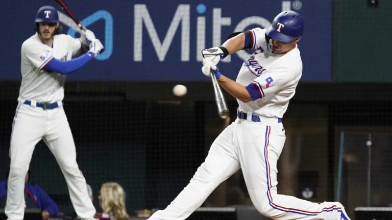 Rangers end 3-game skid by holding off White Sox