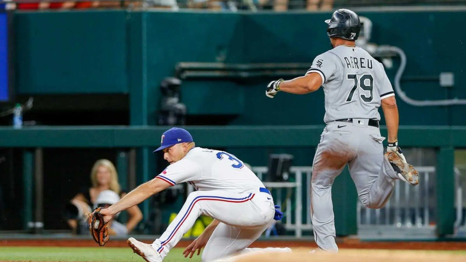 White Sox look for offense in series finale against Rangers
