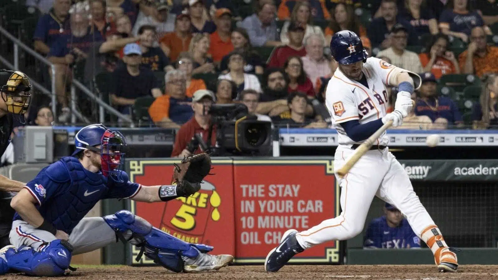 Astros seeks to knock off Rangers in rubber game